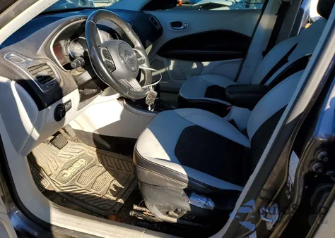 2017 Jeep Compass Latitude z USA, uszkodzony, nr VIN 3C4NJDBB5HT635853